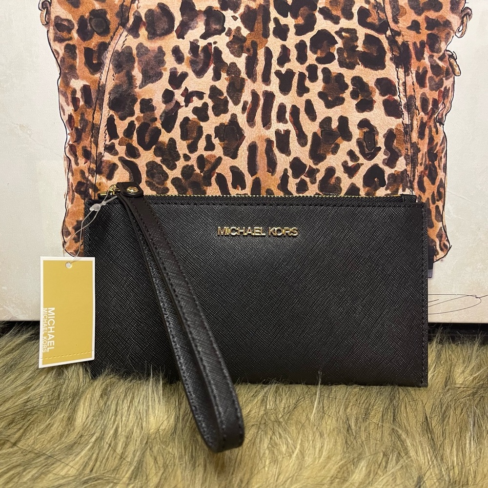 SALE!!!Michael Kors Small Wristlet /wallet